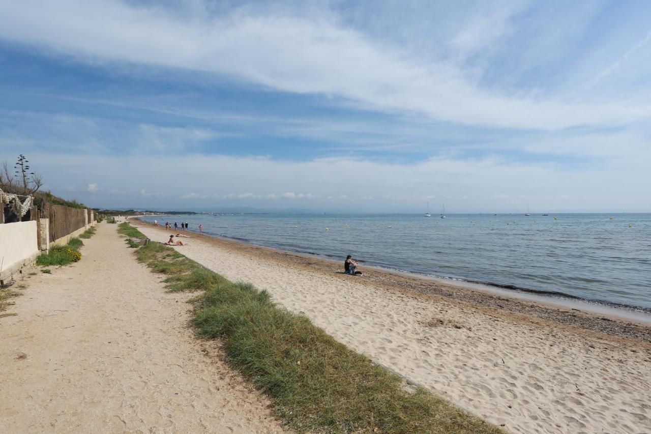 Appartements Acces Prive Plage De La Bergerie Hyères Esterno foto